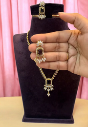 Beautiful short necklace with purple stone